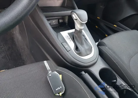 2023 Kia Forte Lxs z USA, uszkodzony, nr VIN 3KPF24AD1PE518911